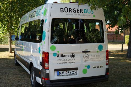 Fertiger Bürgerbus – Heckansicht mit Beschriftung