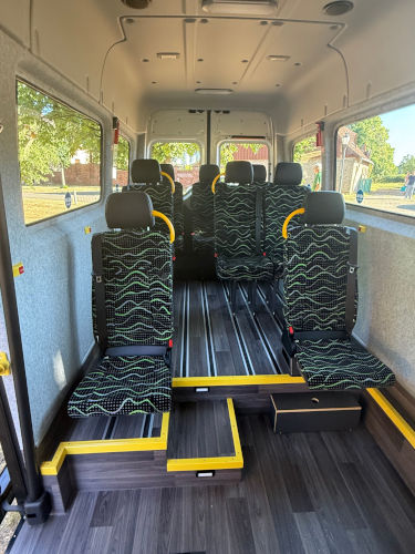 Innenraum des Bürgerbusses – Rückansicht und Übersicht
